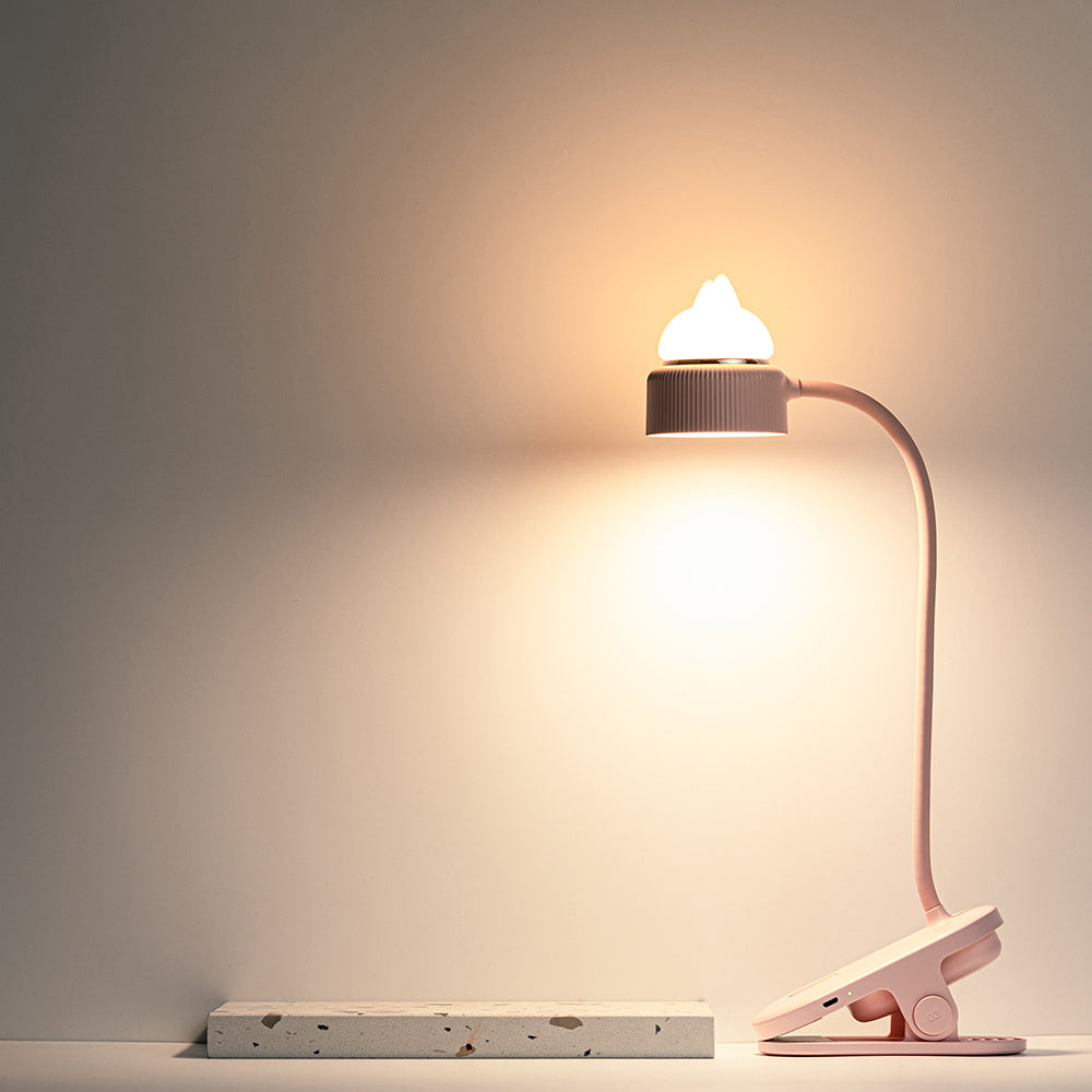 Charging small table lamp