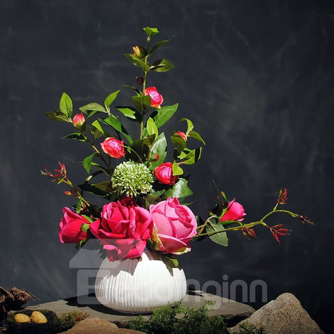 Conjunto de flores artificiales de rosas rojas y blancas frescas y elegantes